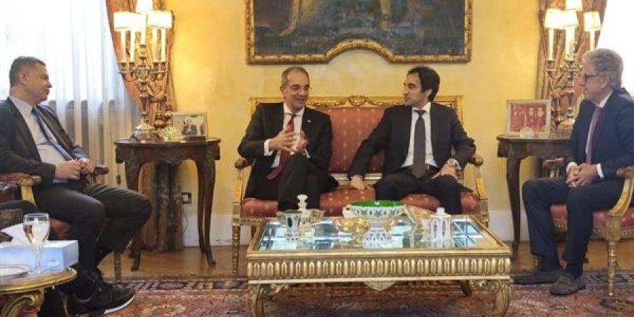وزير الاتصالات يبحث مع مسئولى الشركات التكنولوجية العالمية توسع استثماراتها فى مصر