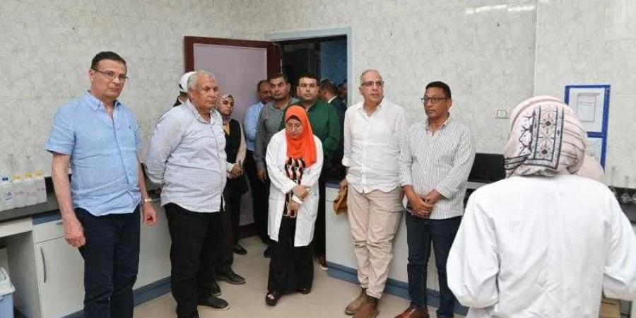 وزير الرى ووزير الزراعة يتفقدان مشروعات المياه الجوفية واكبر مزرعة لإنتاج التمور في العالم