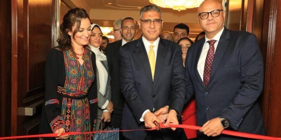 بالصور.. محافظ الجيزة يفتتح معرضًا للحرف التراثية والمنتجات اليدوية