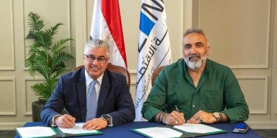 رئيس اقتصادية قناة السويس يوقع عقد مشروع جديد مع شركة ”شيريكجي أوغلو” التركية لصناعة أقمشة الجينز