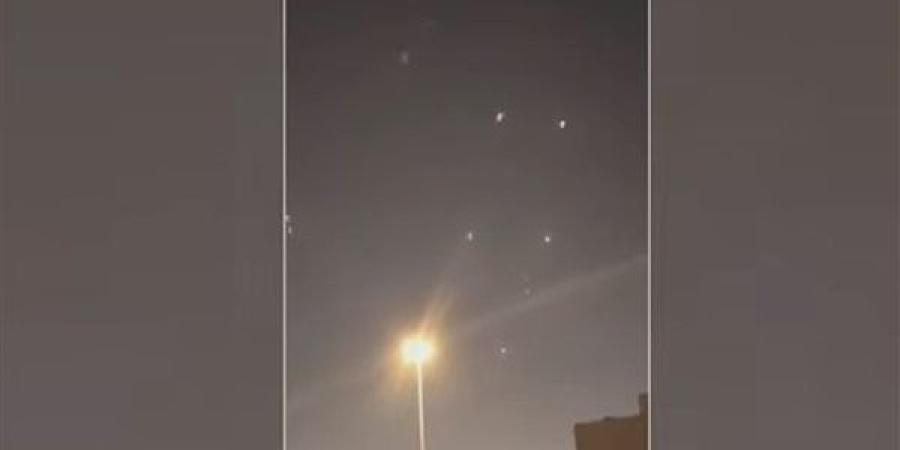 إيران تطلق صواريخ باتجاه قواعد أمريكية في قطر والعراق.. ودوي انفجارات يُسمع في الدوحة .. فيديو