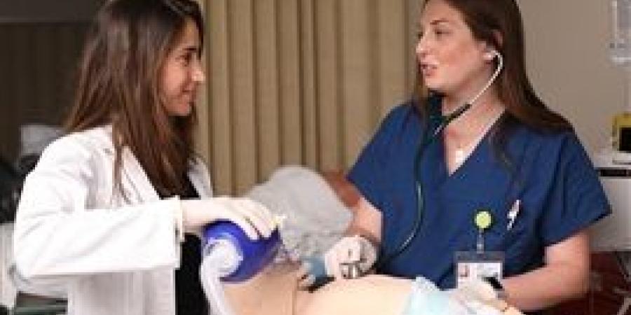 التدريب السريري في المملكة المتحدة يعزز المسيرة الطبية لطلبة جامعة سانت جورج