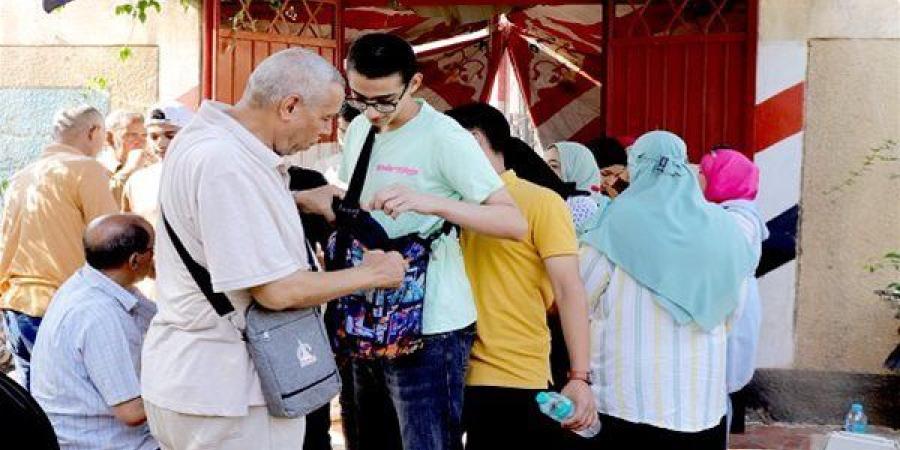 مفرد سبانخ يشعل مواقع التواصل بشأن امتحان اللغة العربية للثانوية العامة.. وتعليق صادم من التربية والتعليم