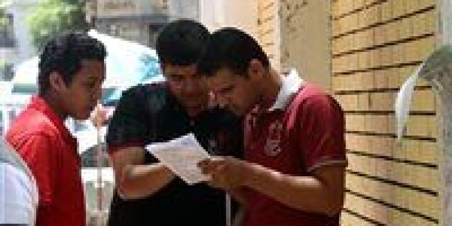 التحقيق مع طالب ثانوي بتهمة الغش خلال الامتحان في الجيزة