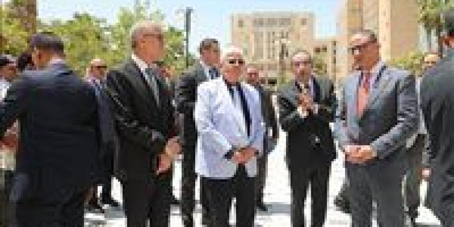 أيمن عاشور: الجامعات الأهلية مسار أساسي في تطوير التعليم العالي