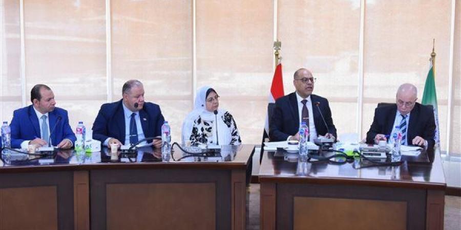 وزير العمل يبحث مع "اتحاد المقاولين" تدريب العمالة وحمايتها