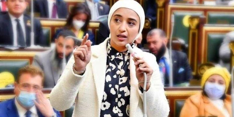 أميرة أبوشقة:الوضع ينذر بكارثة على المنطقة بأسرها.. المتغطي بأمريكا عريان