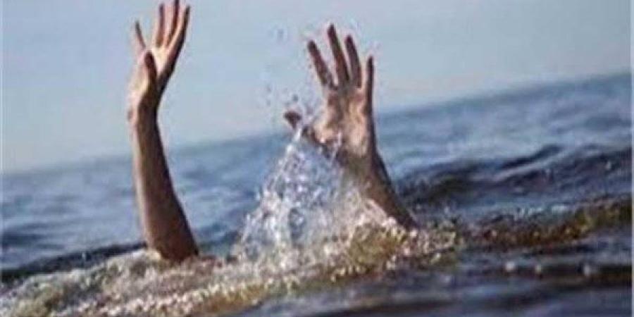 دفن جثمان طالب لقى مصرعه غرقا في نهر النيل جنوب الجيزة