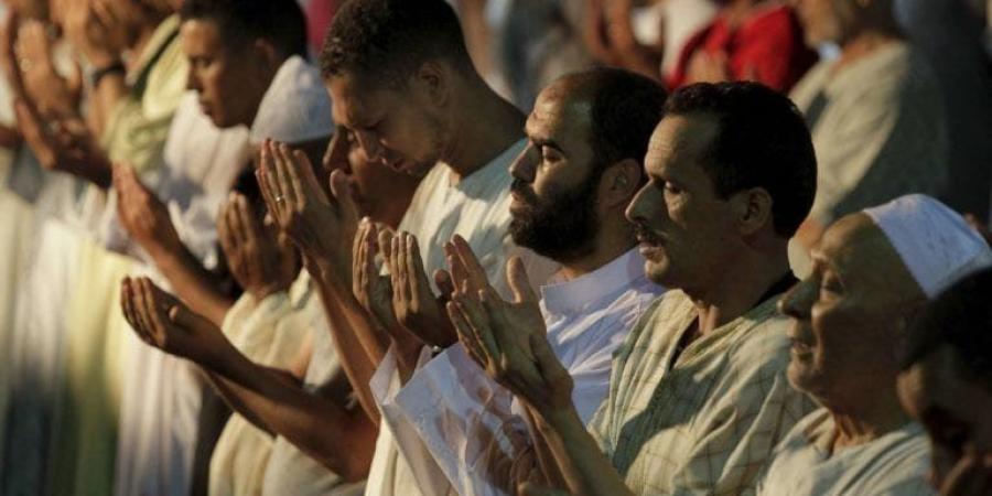 ما حكم القنوت في صلاة الفجر وهل هو بدعة؟.. الإفتاء تجيب