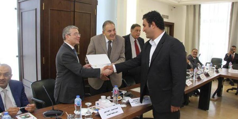 أموي والوكيل يكرمان أوائل الدورات المتميزة ...
