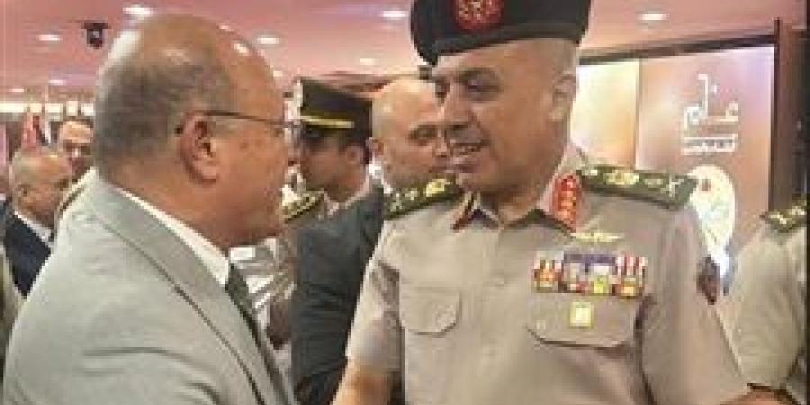 رئيس جامعة سوهاج يشارك في حفل تخرج دورات الأكاديمية العسكرية للدراسات العليا والاستراتيجية